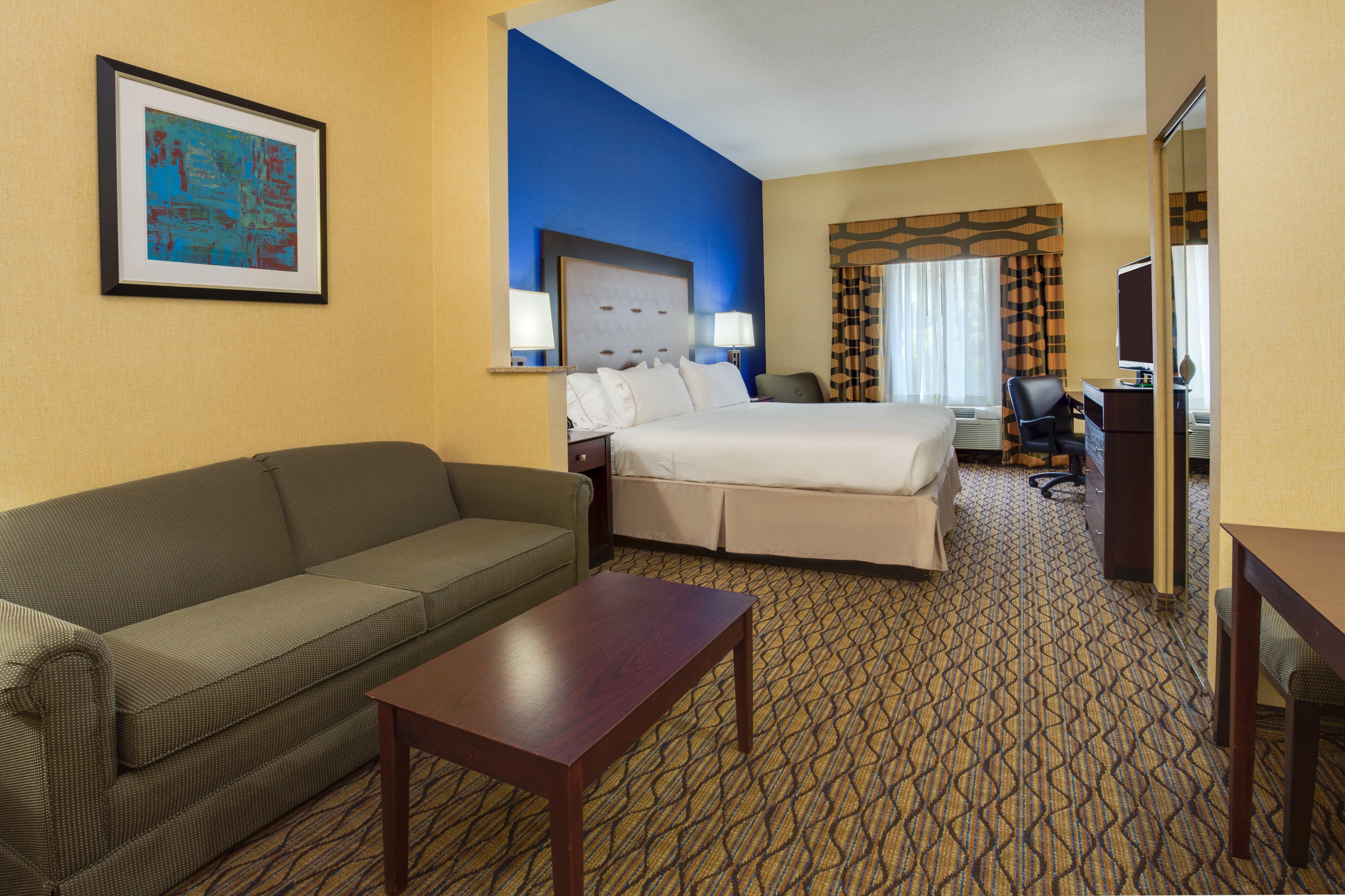 איסט ברונסוויק Holiday Inn Express Tower Center New Brunswick By Ihg מראה חיצוני תמונה