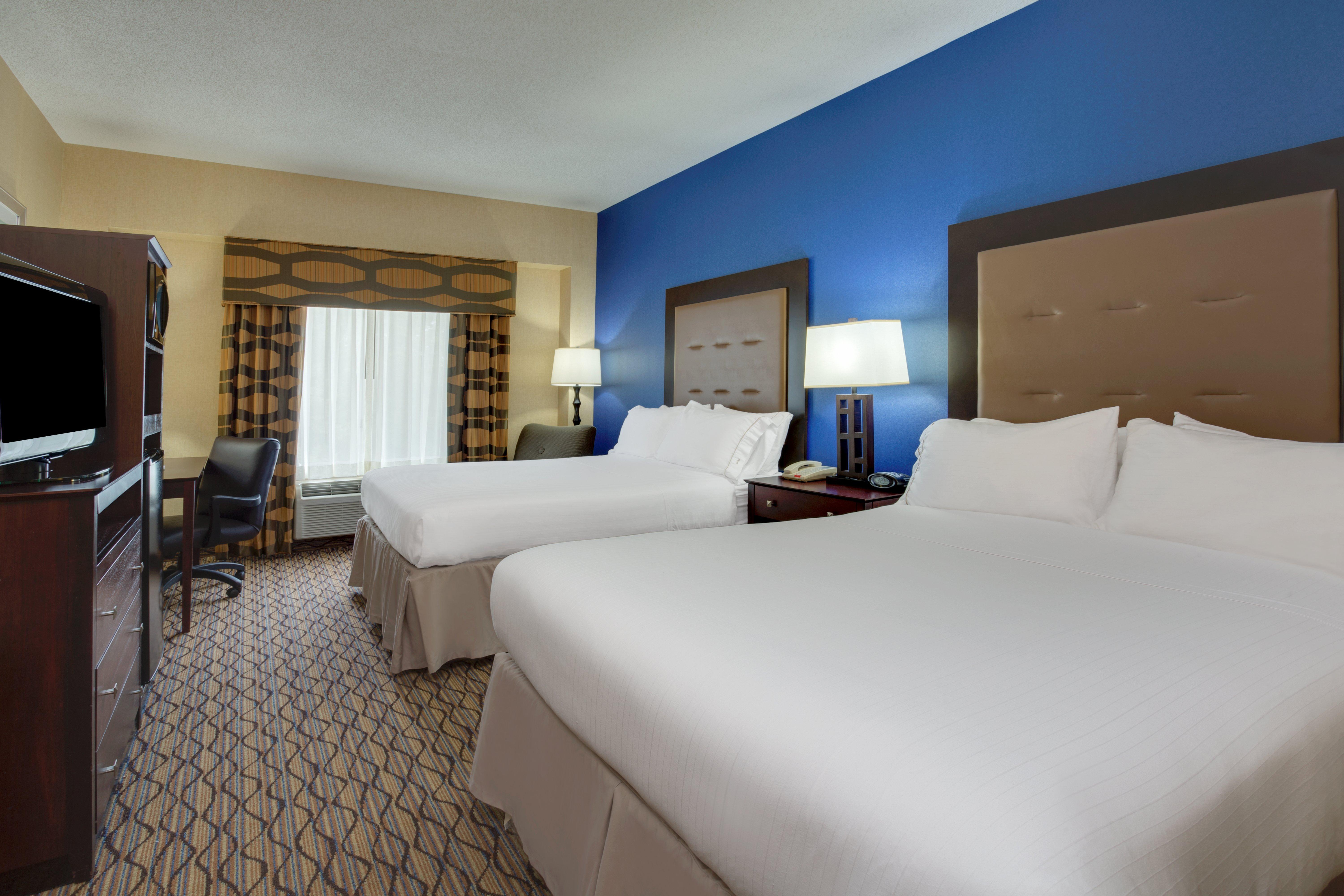 איסט ברונסוויק Holiday Inn Express Tower Center New Brunswick By Ihg מראה חיצוני תמונה