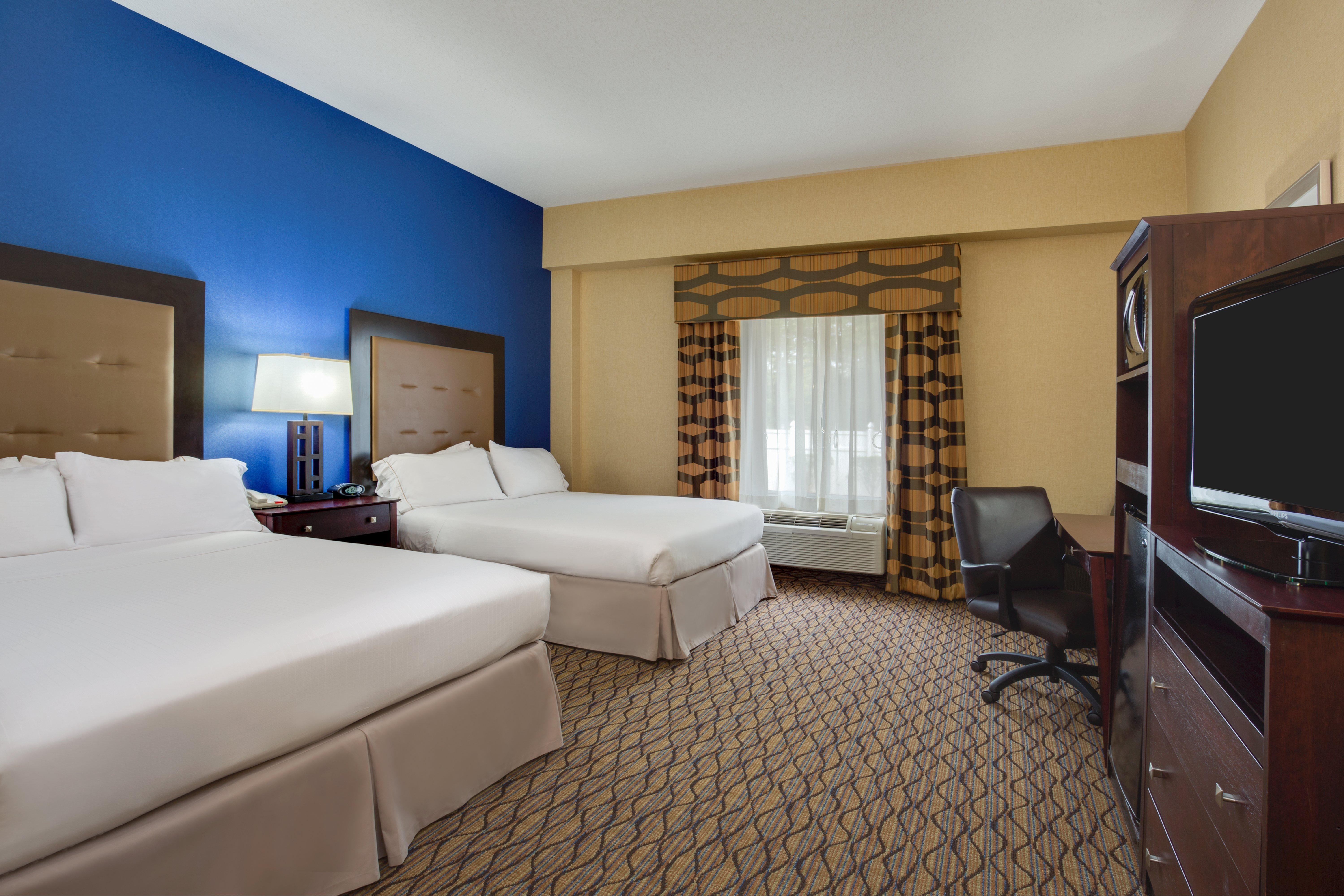 איסט ברונסוויק Holiday Inn Express Tower Center New Brunswick By Ihg מראה חיצוני תמונה