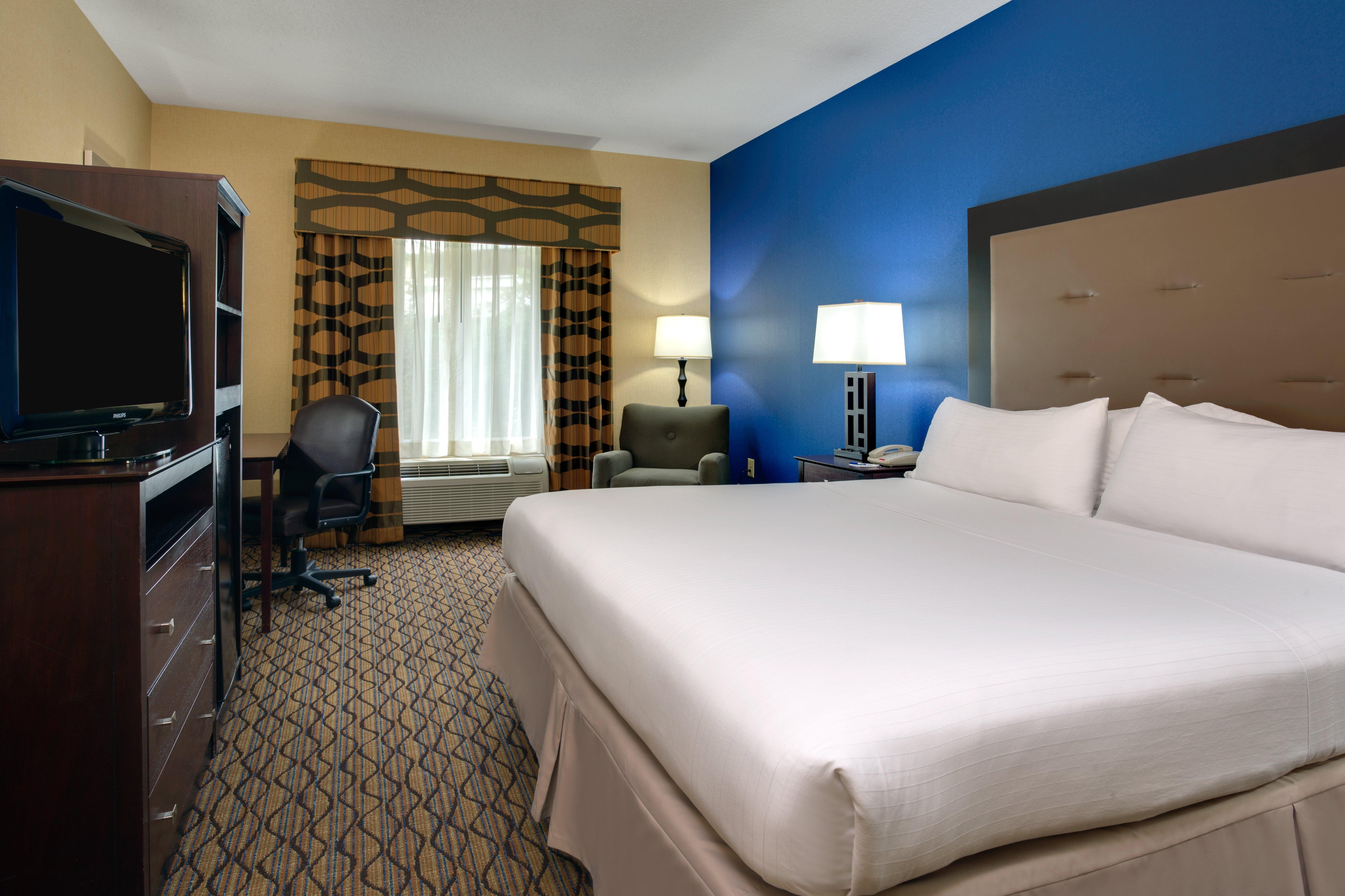 איסט ברונסוויק Holiday Inn Express Tower Center New Brunswick By Ihg מראה חיצוני תמונה