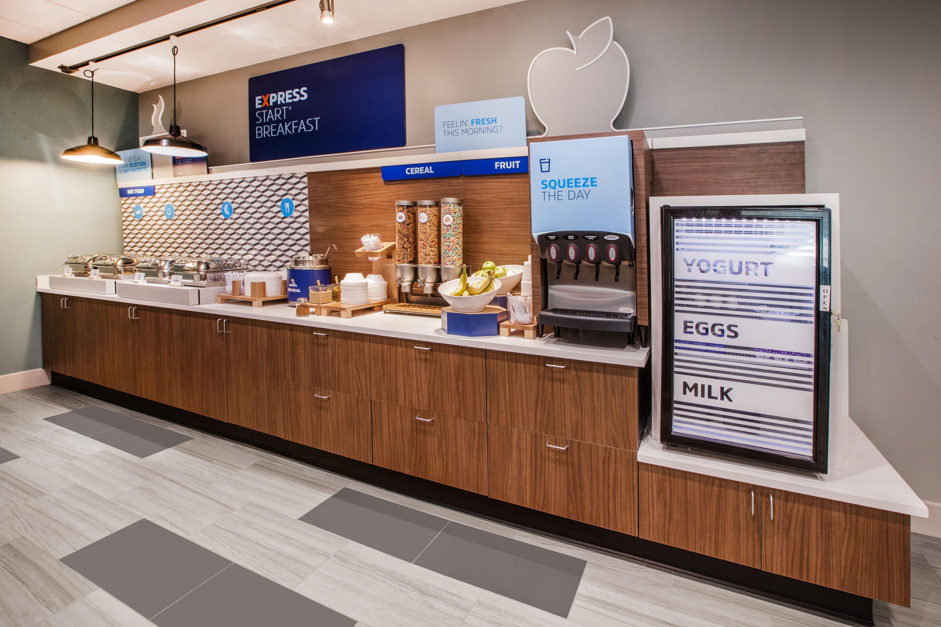 איסט ברונסוויק Holiday Inn Express Tower Center New Brunswick By Ihg מראה חיצוני תמונה