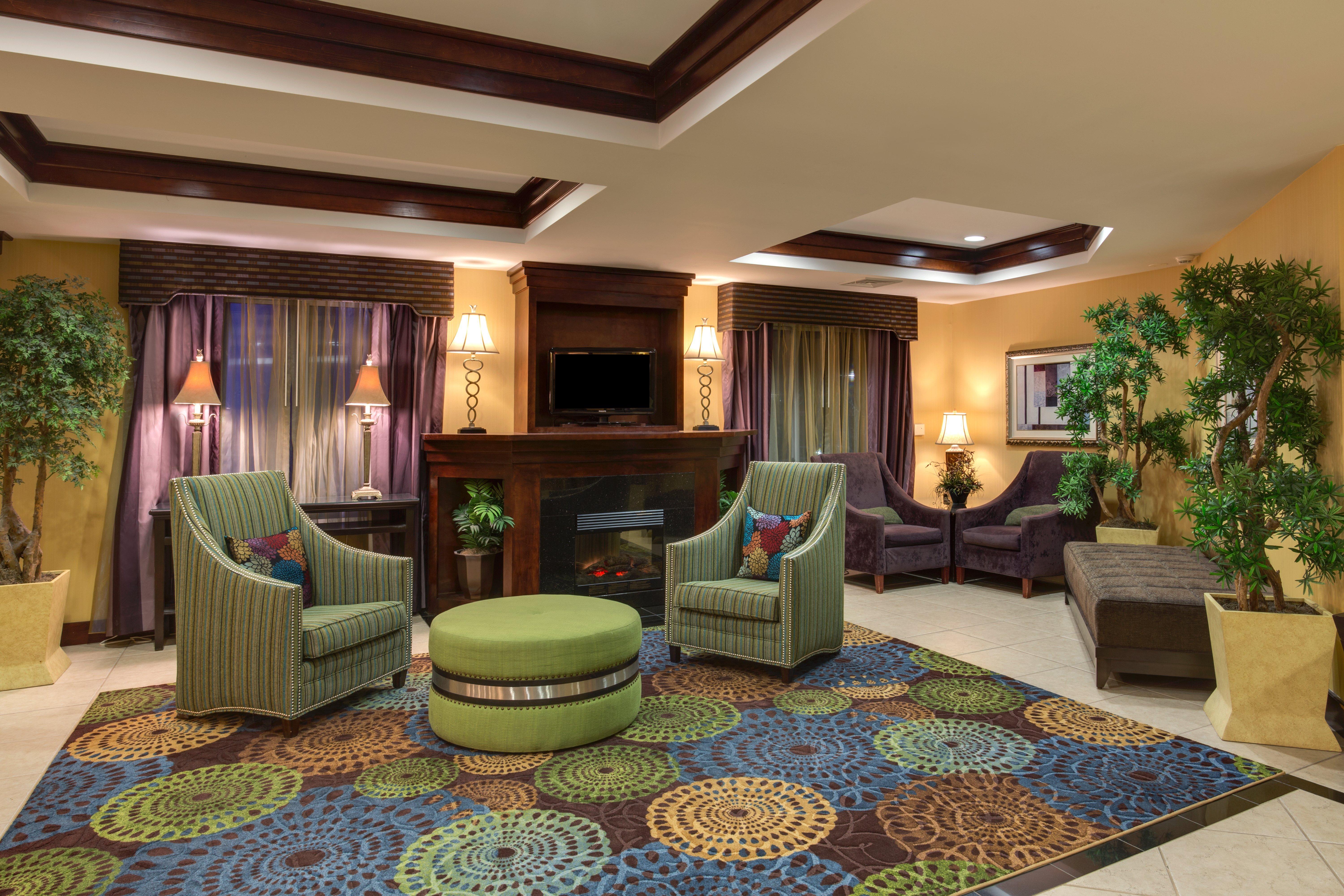 איסט ברונסוויק Holiday Inn Express Tower Center New Brunswick By Ihg מראה חיצוני תמונה