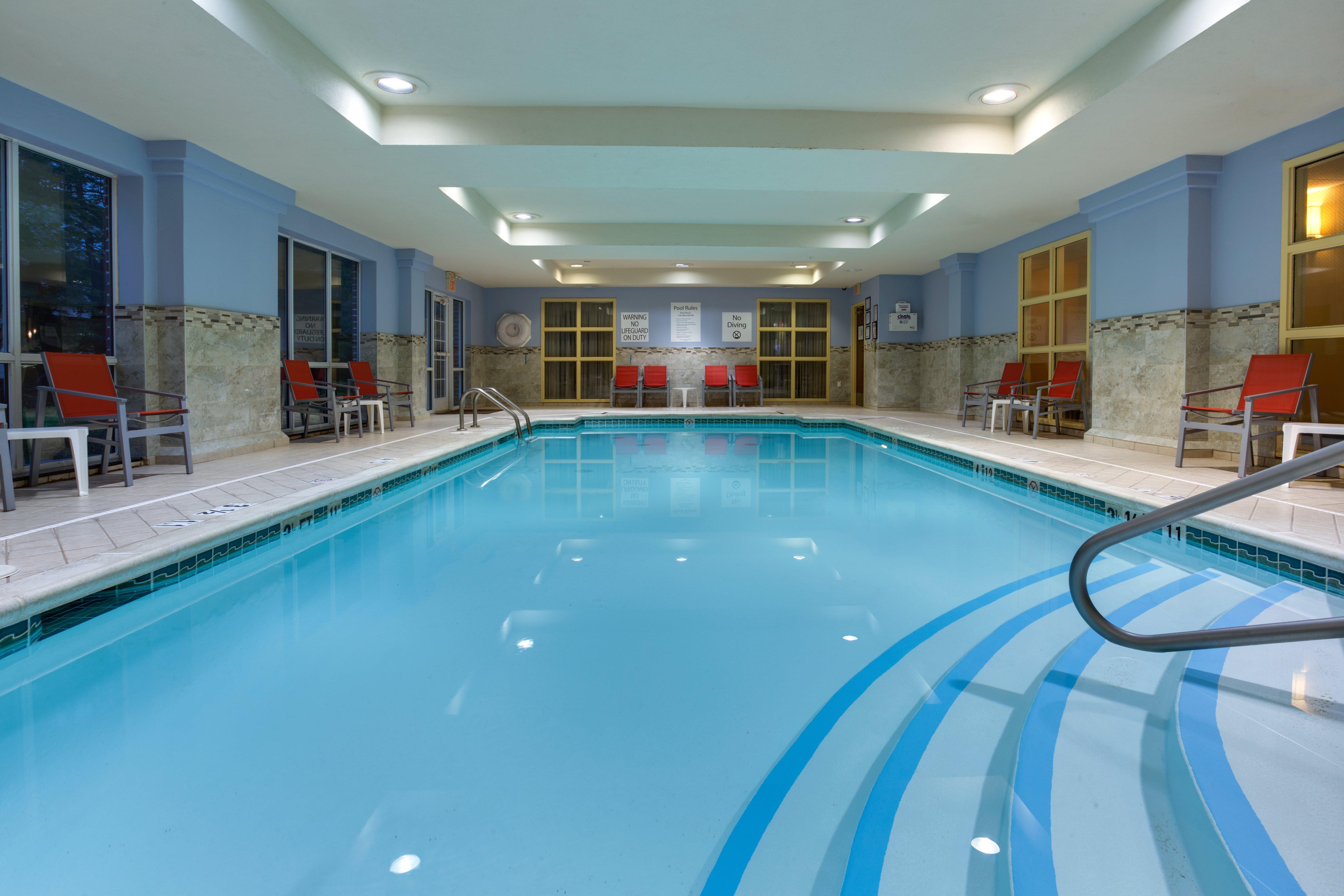 איסט ברונסוויק Holiday Inn Express Tower Center New Brunswick By Ihg מראה חיצוני תמונה