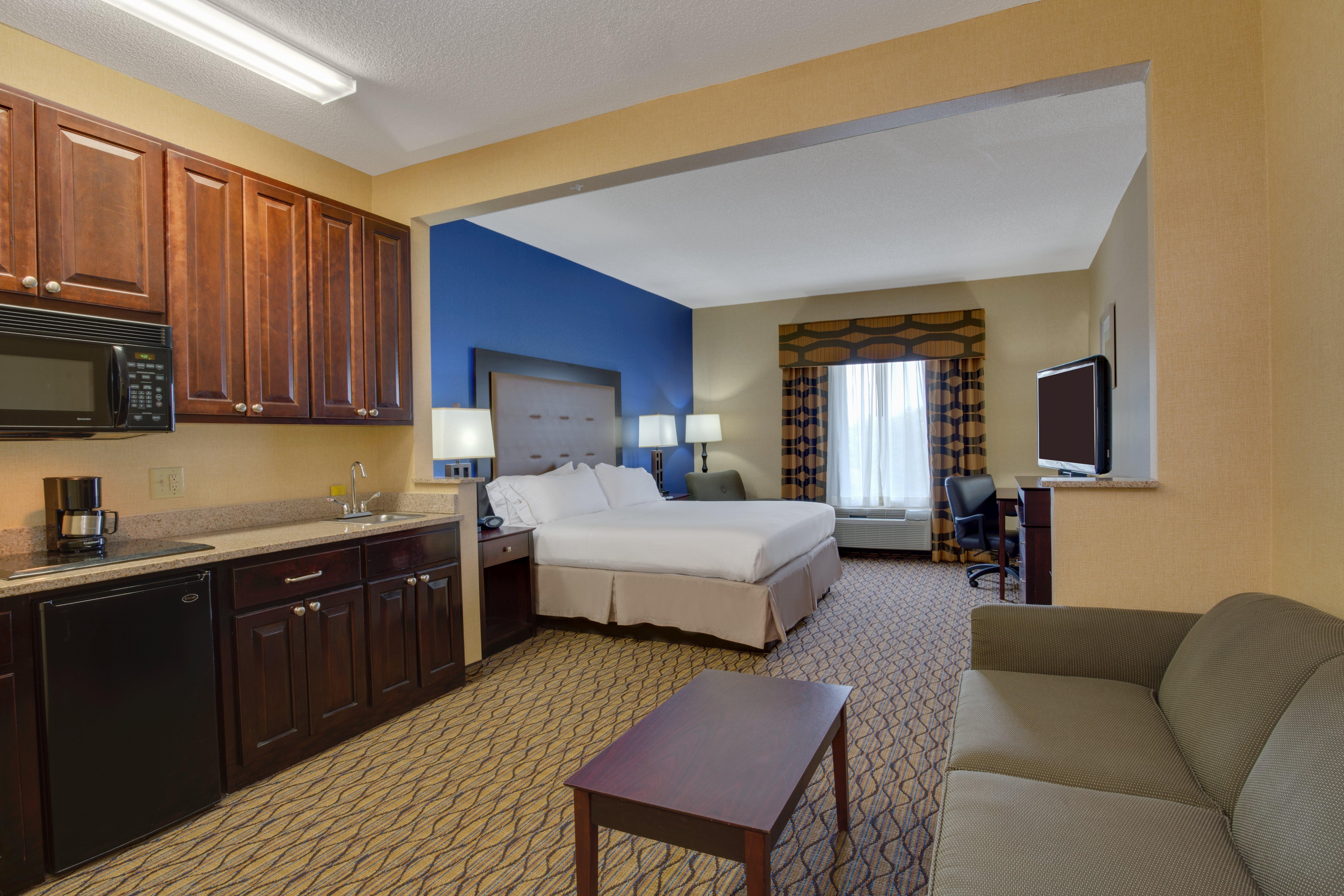 איסט ברונסוויק Holiday Inn Express Tower Center New Brunswick By Ihg מראה חיצוני תמונה