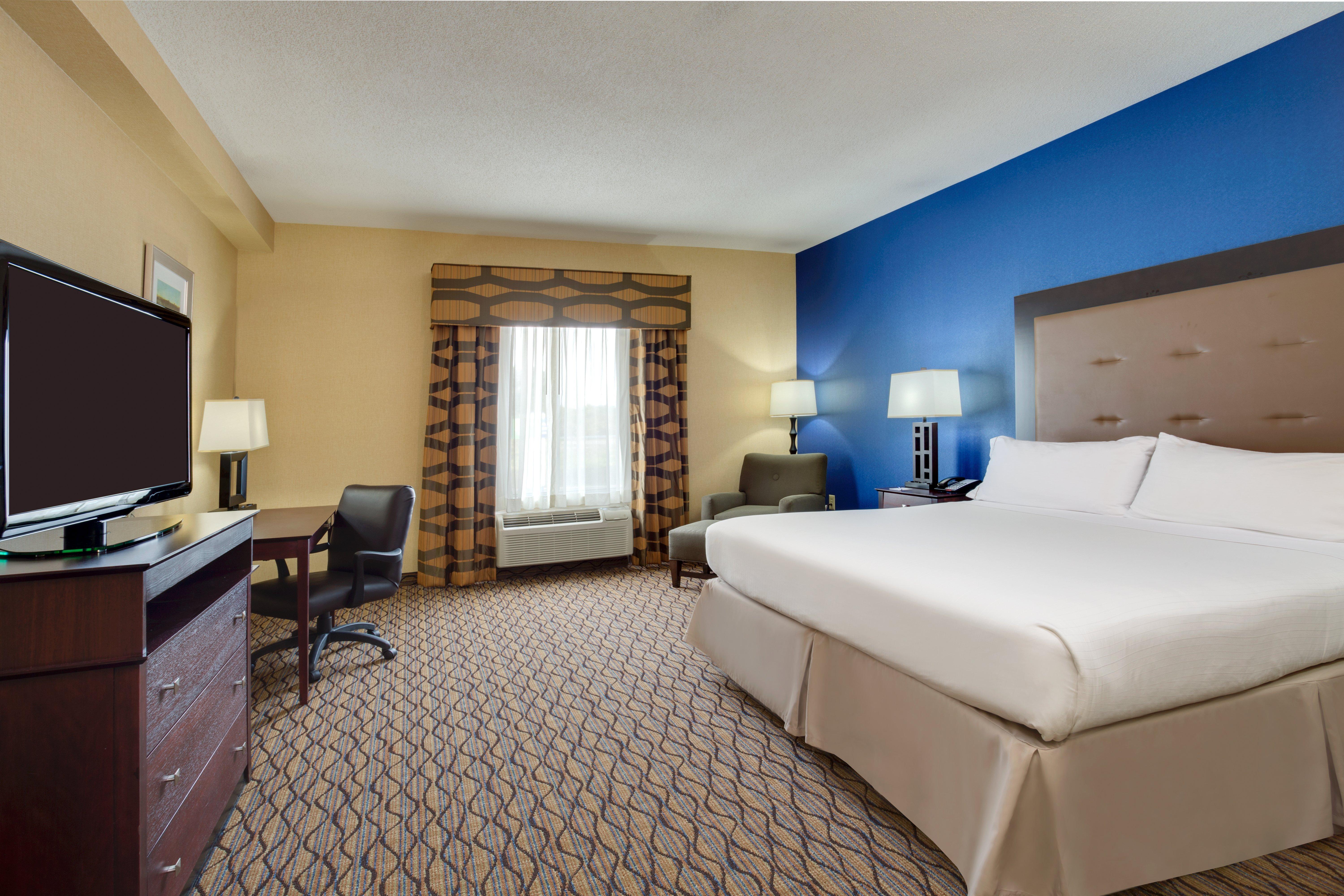 איסט ברונסוויק Holiday Inn Express Tower Center New Brunswick By Ihg מראה חיצוני תמונה