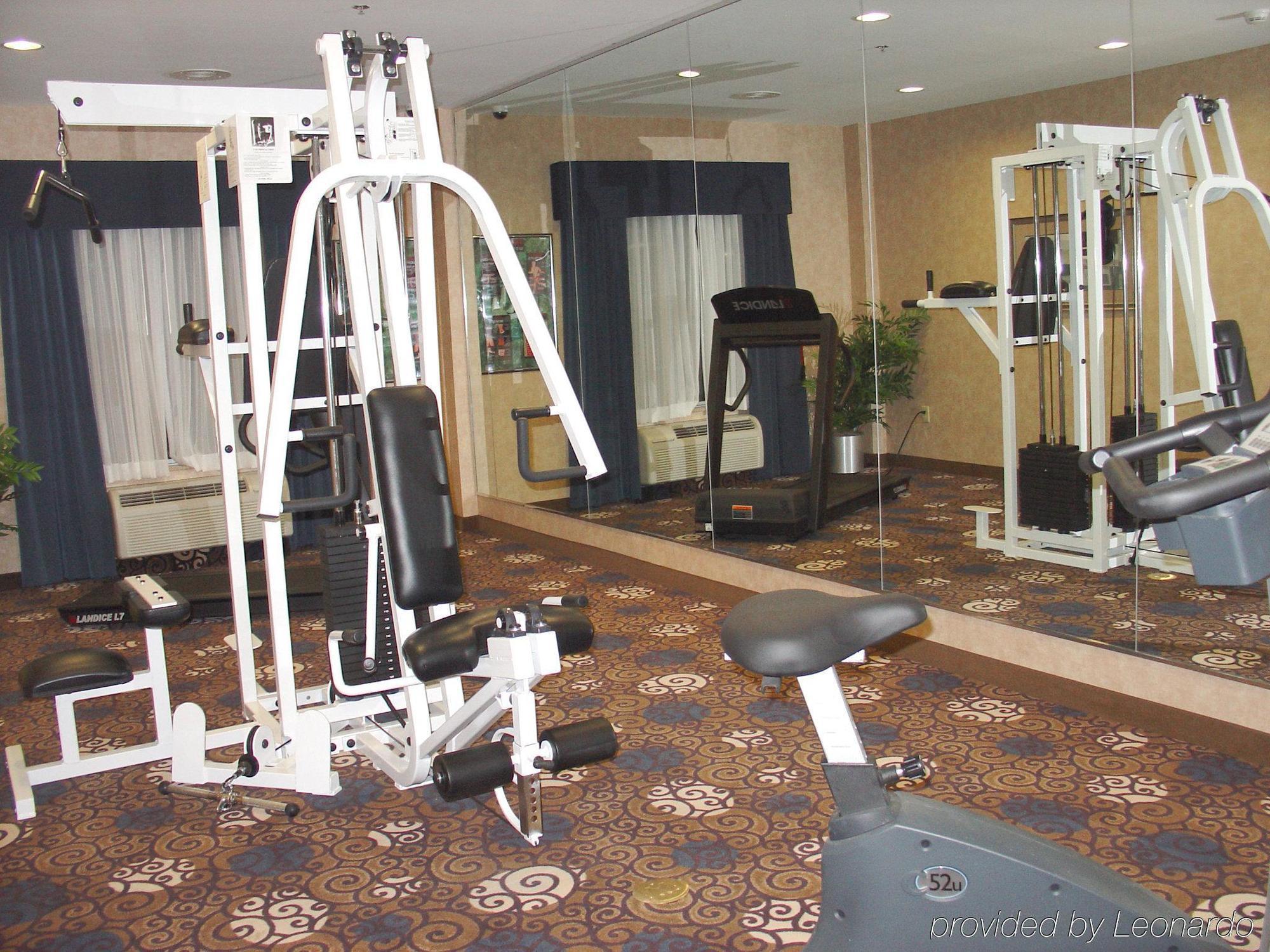 איסט ברונסוויק Holiday Inn Express Tower Center New Brunswick By Ihg מראה חיצוני תמונה