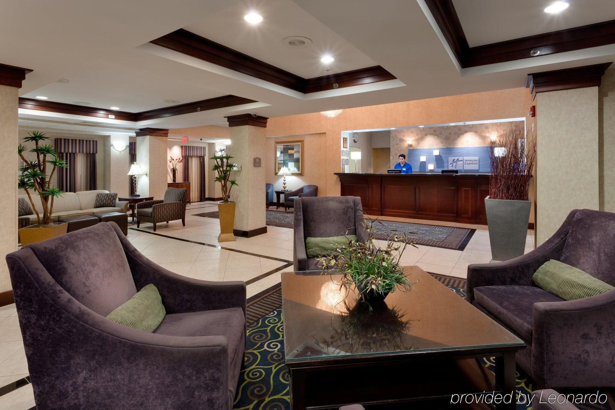 איסט ברונסוויק Holiday Inn Express Tower Center New Brunswick By Ihg מראה חיצוני תמונה