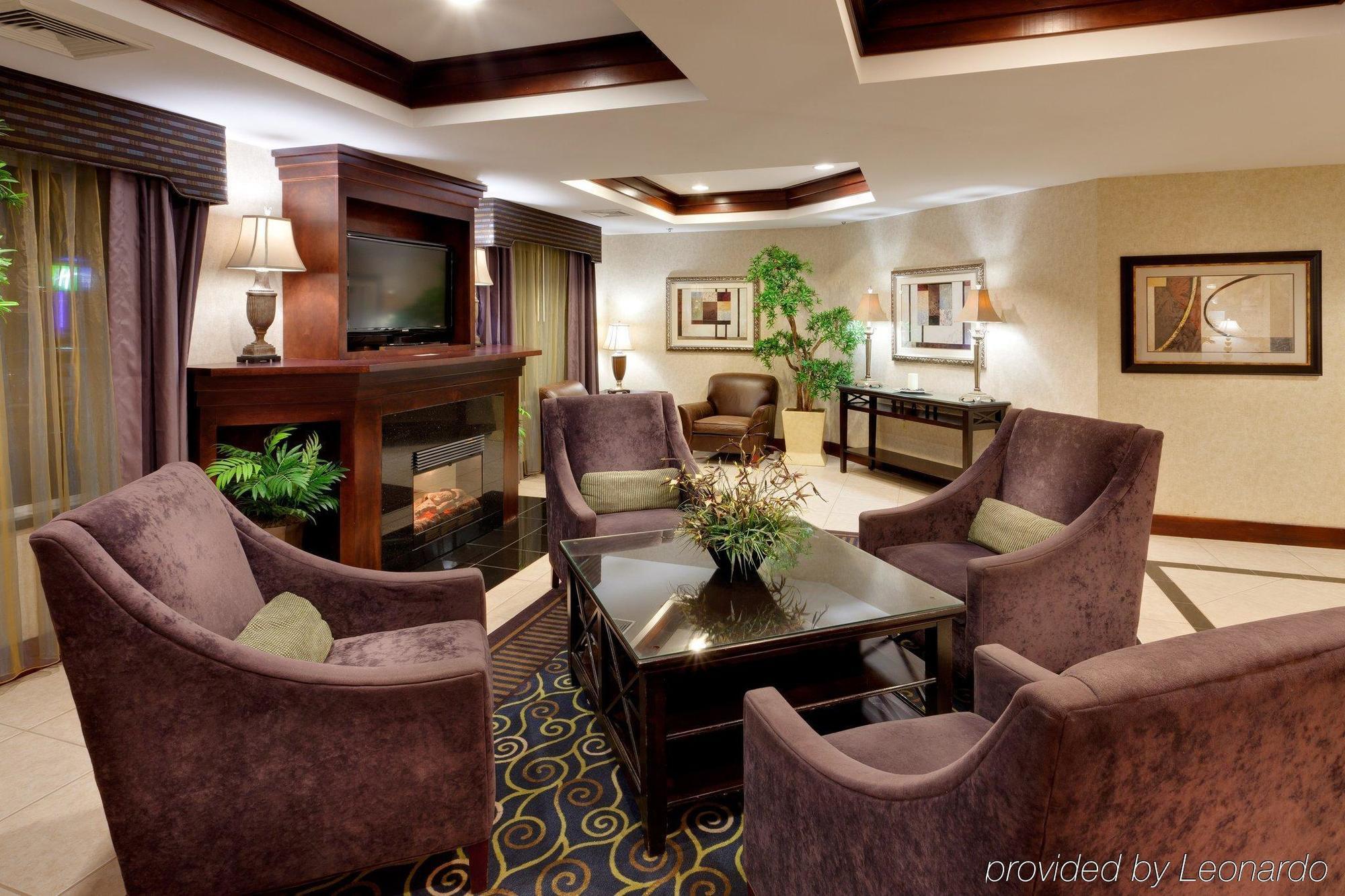 איסט ברונסוויק Holiday Inn Express Tower Center New Brunswick By Ihg מראה חיצוני תמונה