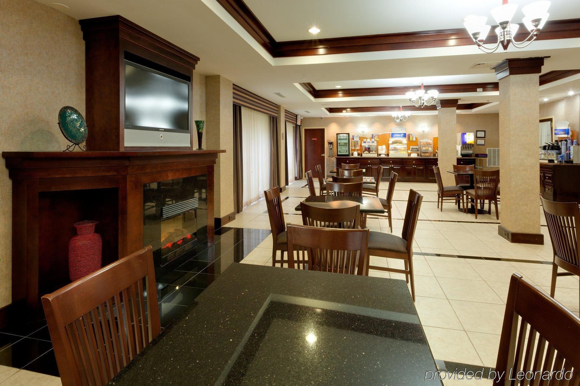 איסט ברונסוויק Holiday Inn Express Tower Center New Brunswick By Ihg מראה חיצוני תמונה