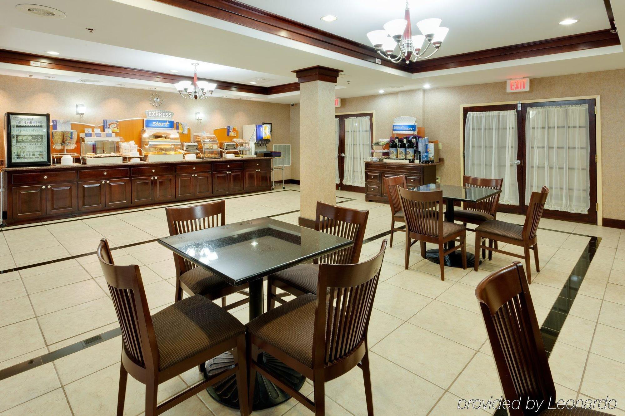 איסט ברונסוויק Holiday Inn Express Tower Center New Brunswick By Ihg מראה חיצוני תמונה