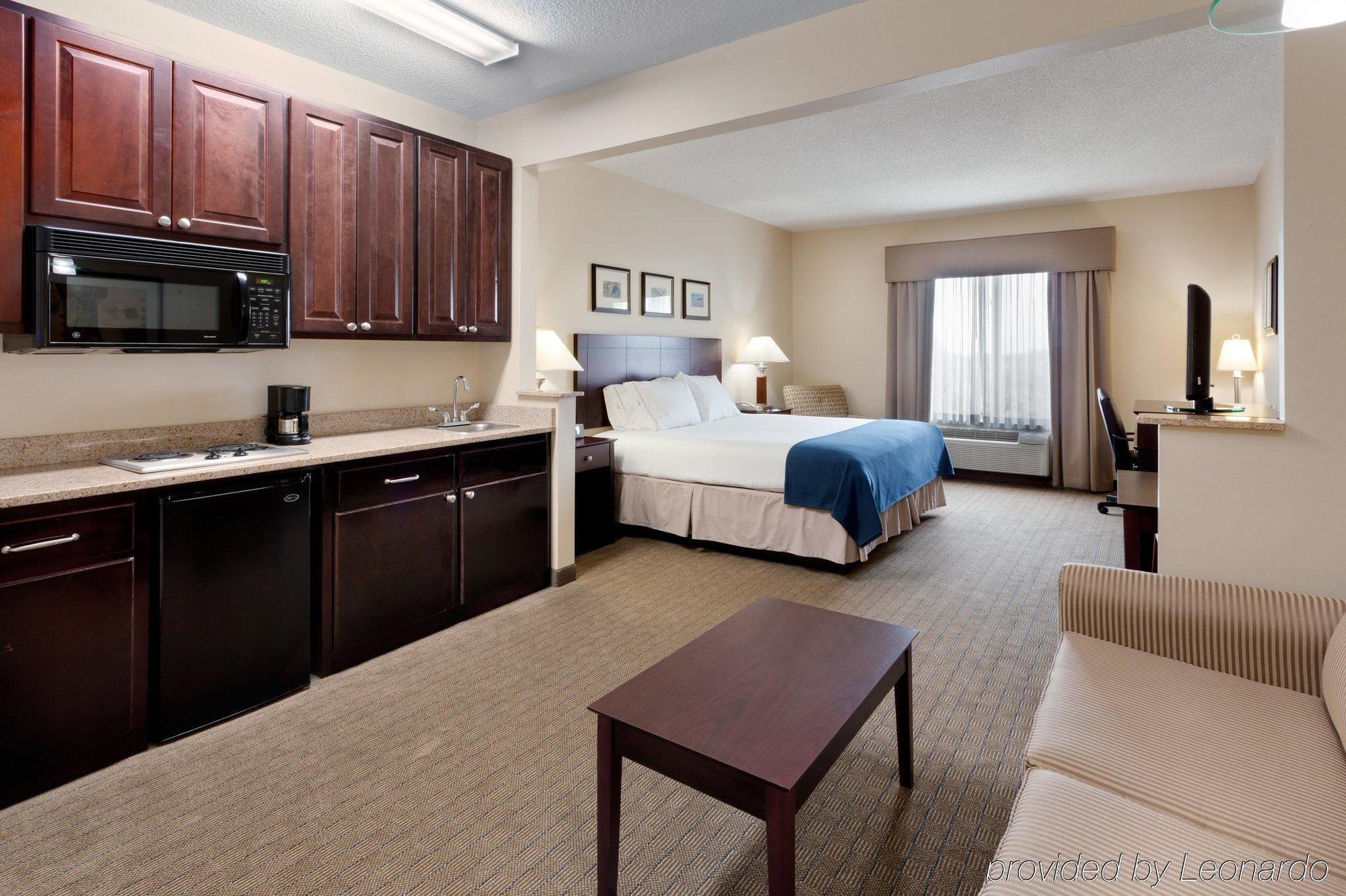 איסט ברונסוויק Holiday Inn Express Tower Center New Brunswick By Ihg מראה חיצוני תמונה