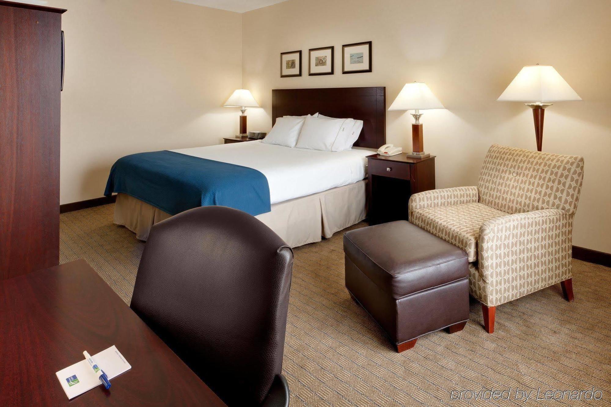 איסט ברונסוויק Holiday Inn Express Tower Center New Brunswick By Ihg חדר תמונה