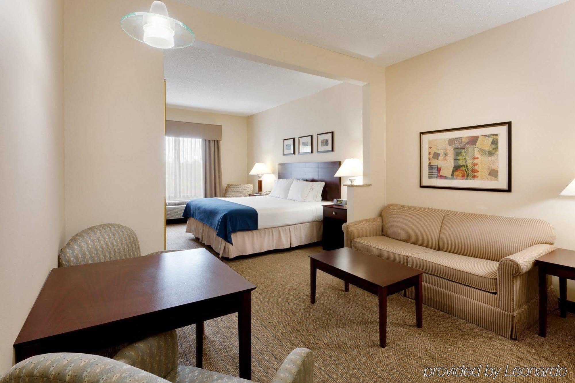 איסט ברונסוויק Holiday Inn Express Tower Center New Brunswick By Ihg מראה חיצוני תמונה